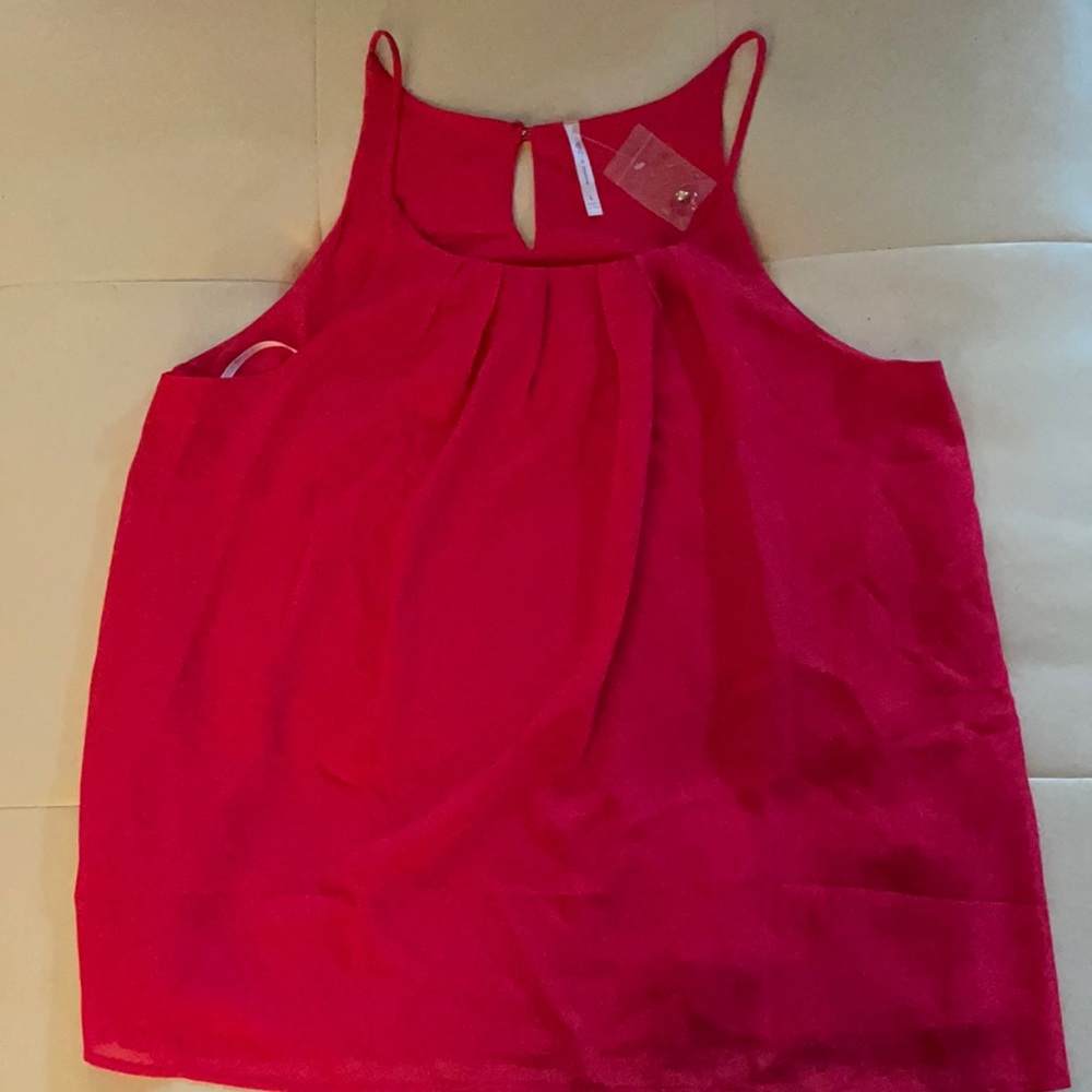 NEVER WORN SLEEVELESS tank with keyhole back!